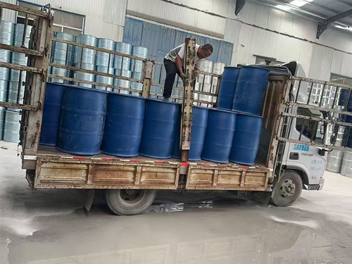 װ������